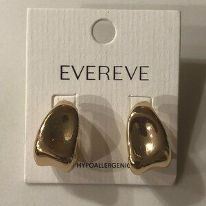 Evereve gold hoop earrings, NWT